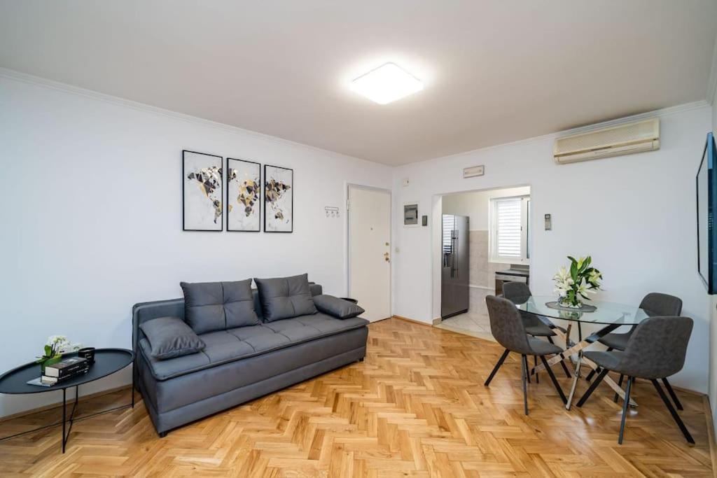 Apartman Knego With Parking Dubrovnik Kültér fotó